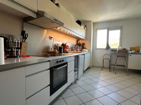 Appartement T3 au centre de CHAZAY D'AZERGUES - Photo 4
