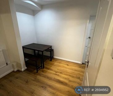 1 bedroom in a house share to rent - Photo 2