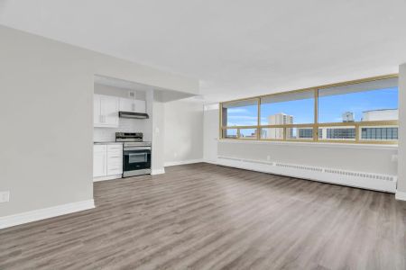 221 Queen Street South — 2 Bedroom - Photo 5