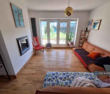 3 bedroom semi-detached house to rent - Photo 2