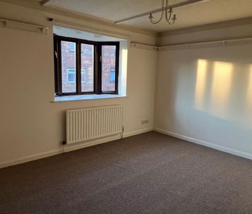 2 bedroom ground floor flat to rent - Photo 2