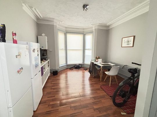 4 bedroom flat to rent - Photo 1