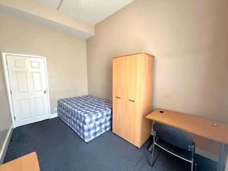 7 Bed Flat, Royal York Crescent, BS8 - Photo 4