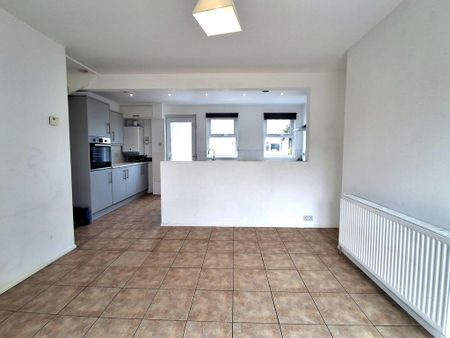 3 bedroom terraced house to rent - Photo 2