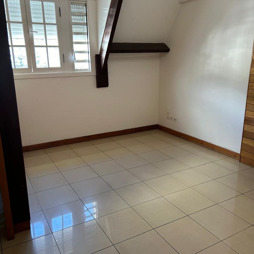 Location Appartement 2 pièces 42m² ST DENIS 97400 - Photo 1