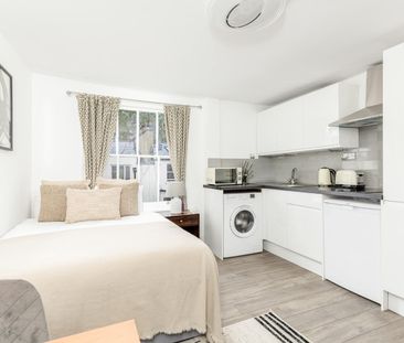 Studio Flat, Leinster Gardens, W2 - Photo 2