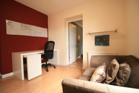 3 bedroom semi-detached house to rent - Photo 3