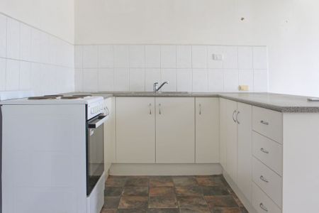 TIDY ONE BEDROOM UNIT CLOSE TO THOMPSON ROAD - Photo 4