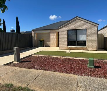 Modern 3-Bedroom Home in a Quiet, Convenient Location - Photo 2