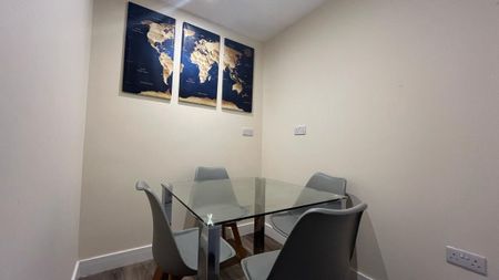 5 bedroom semi-detached house to rent - Photo 2