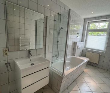 Schöne 2-Raum-Wohnung in Zwickau inkl. Küche und PKW-Stellplatz - Foto 1