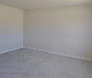 For Lease - 6 Fenn Crescent, New Tecumseth, Ontario - Photo 3