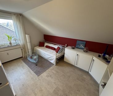 Chic und gepflegt! 4-Zimmer-Dachgeschosswohnung mit Gartennutzung! - Photo 3