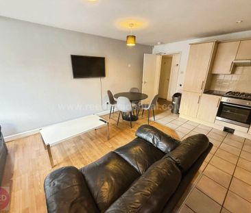 Castle Boulevard, Lenton, England - Photo 1