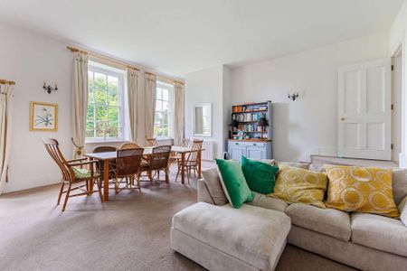 Grade II* listed 3 bedroom stable conversion set in a rural location with wrap around garden, parking and storage. - Photo 4