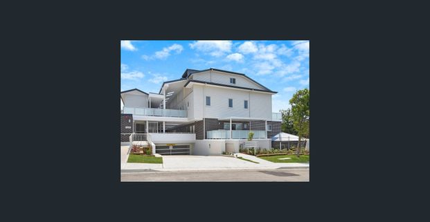 One Bedroom Apartment In Boutique Complex with Courtyard - Photo 1