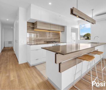 Expansive 2 Bed + Study Furnished Unit! - Photo 6