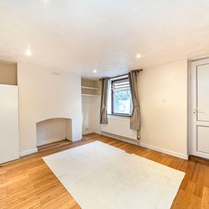 Charlton Church Lane, Charlton, SE7, London - Photo 2