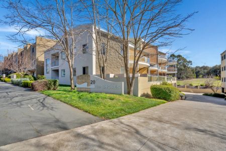 SPACIOUS TOP FLOOR, TWO BEDROOM APARTMENT - Photo 5