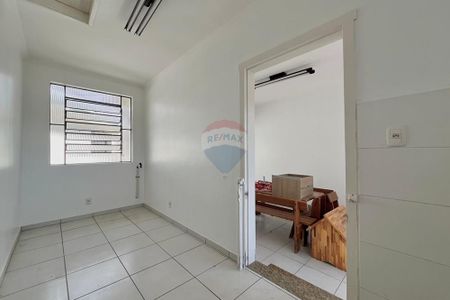 Casa de dois andares para locação no bairro Camobi, em excelente localização. - Foto 3