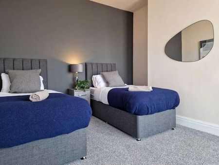 Stunning-bedroom Terrace House With Sea View On St Chads Road, Blackpool, FY1 - Photo 4