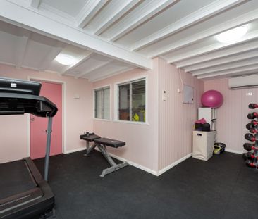 Classic Highset Beauty with Modern Comforts - Photo 4