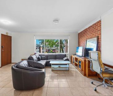 Perfect Family Home in the Heart of Glenfield - Photo 2