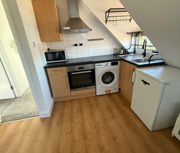 1 Bed Flat, London, W3 - Photo 4