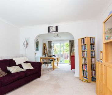 3 bed end of terrace house to rent in Holmlea Walk, Datchet, SL3 - Photo 2