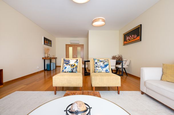 Apartamento T3 Mobilado de Luxo no Estoril | Excelência e Conforto Total - Photo 1