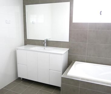 Spacious Modern 4 bedroom Duplex home - Photo 6