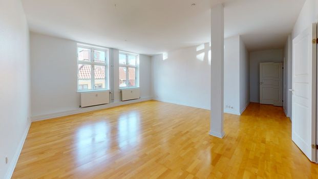 Centralt beliggende lejlighed i Aalborg med gode faciliteter - Photo 1