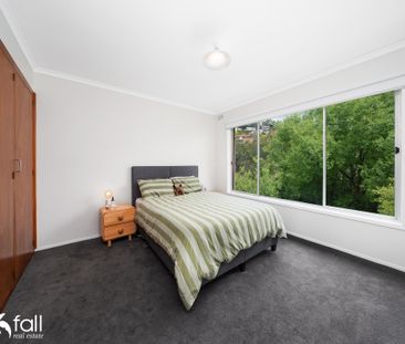 Modern, low maintenance city fringe living - Photo 3