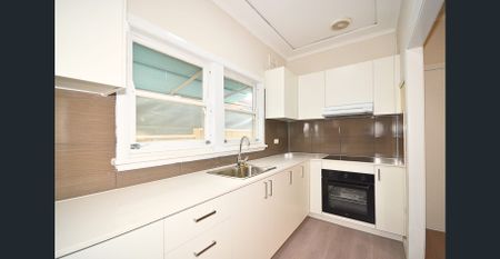 Renovated 2 Bedroom House!! - Photo 2