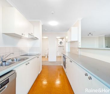 Top Floor Apartment with Stunning River & City Views! - Photo 1