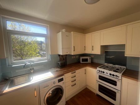4 bedroom apartment to rent - Photo 4