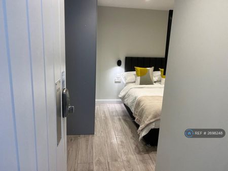 1 bedroom in a house share to rent - Photo 3