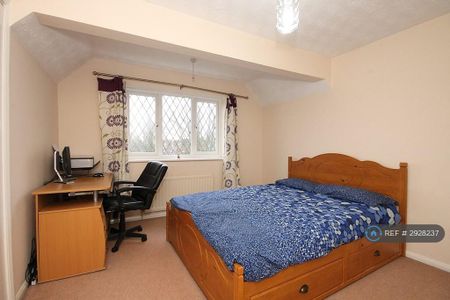 4 bedroom detached house to rent - Photo 5