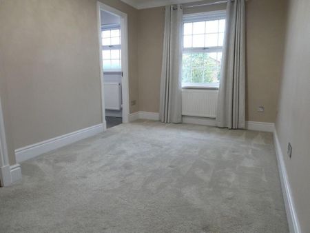 2 bedroom mews to rent - Photo 2