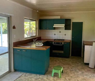 Handy to town - Photo 5