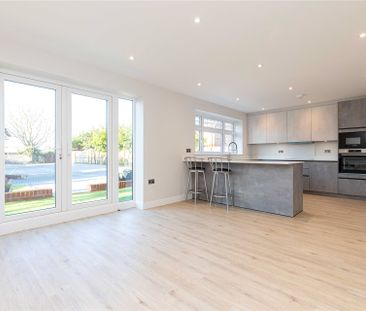 2 bedroom in Shoppenhangers Road, Maidenhead - Photo 3