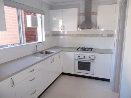 Stylish 1-Bedroom Apartment in Prime Caulfield North Location - Photo 5