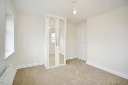 4 bedroom detached house to rent - Photo 2