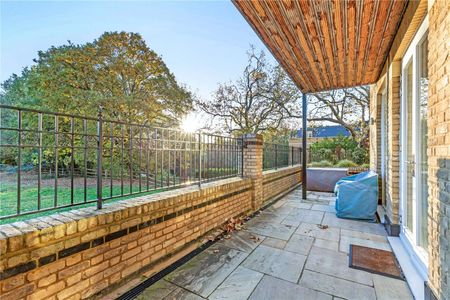 A superb ground floor two bedroom apartment with a wrap around terrace in the luxurious Wimbledon Hill Park. - Photo 3