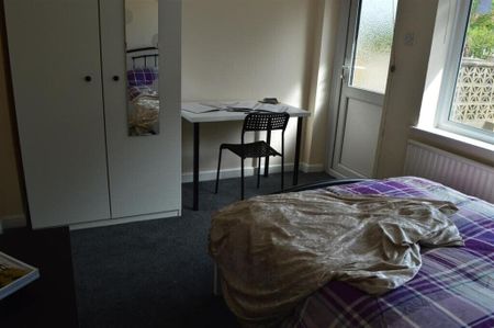 Pen Park Road, Southmead - Photo 3