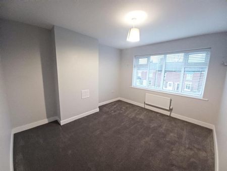 3 bedroom semi-detached house to rent - Photo 3