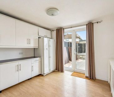 3 bedroom semi-detached house to rent - Photo 6