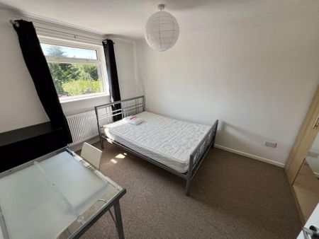 4 bedroom terraced house to rent - Photo 4