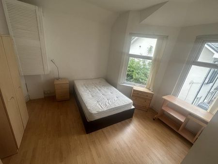 2 bedroom flat to rent - Photo 3