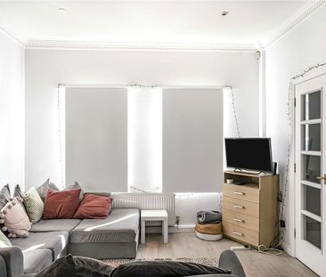 Charming four-bedroom terraced home in the heart of East London - Photo 5